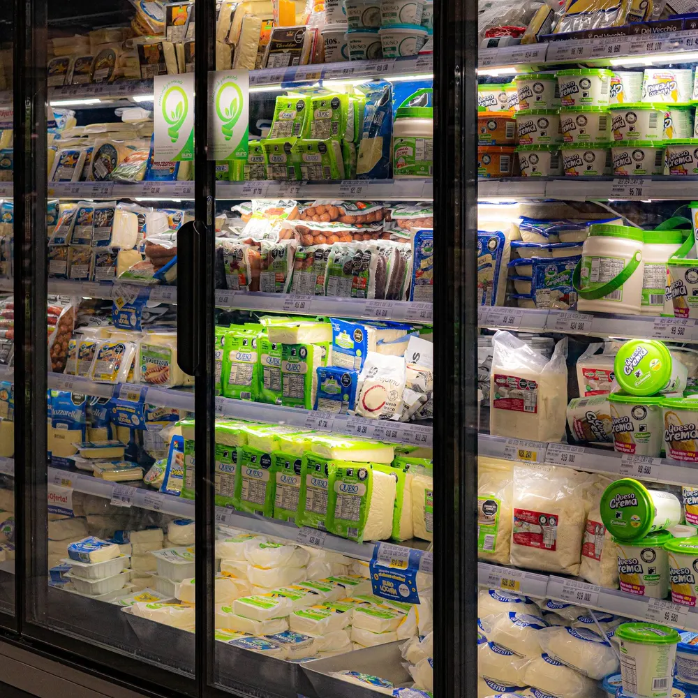 Expositor refrigerado comercial revisado pela equipe da ICEPAR
